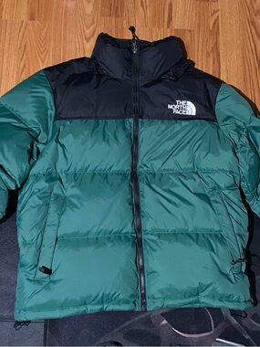 The North Face Men's Green and Black Puffer Jacket